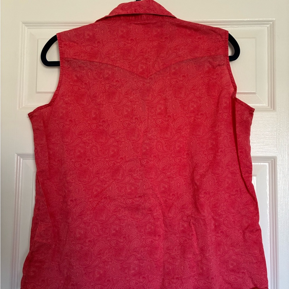 Wrangler Coral Paisley Sleeveless Button-Front Shirt - Picture 3 of 3
